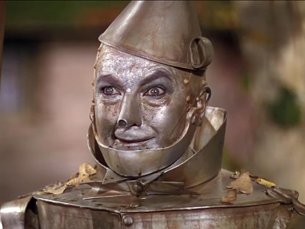 Tin Man gets oil in The Wizard of Oz (1939 movie)