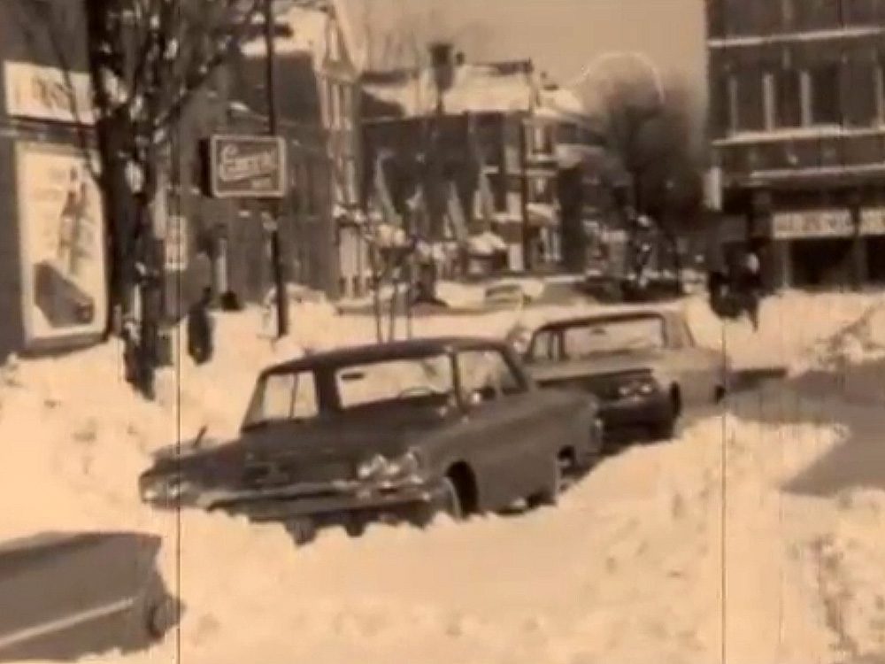 Chicago Blizzard of 1967: Cars buried in snow