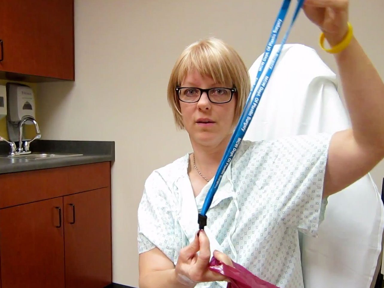 Preparing for mastectomy: Amy learns how to handle Jackson-Pratt drains