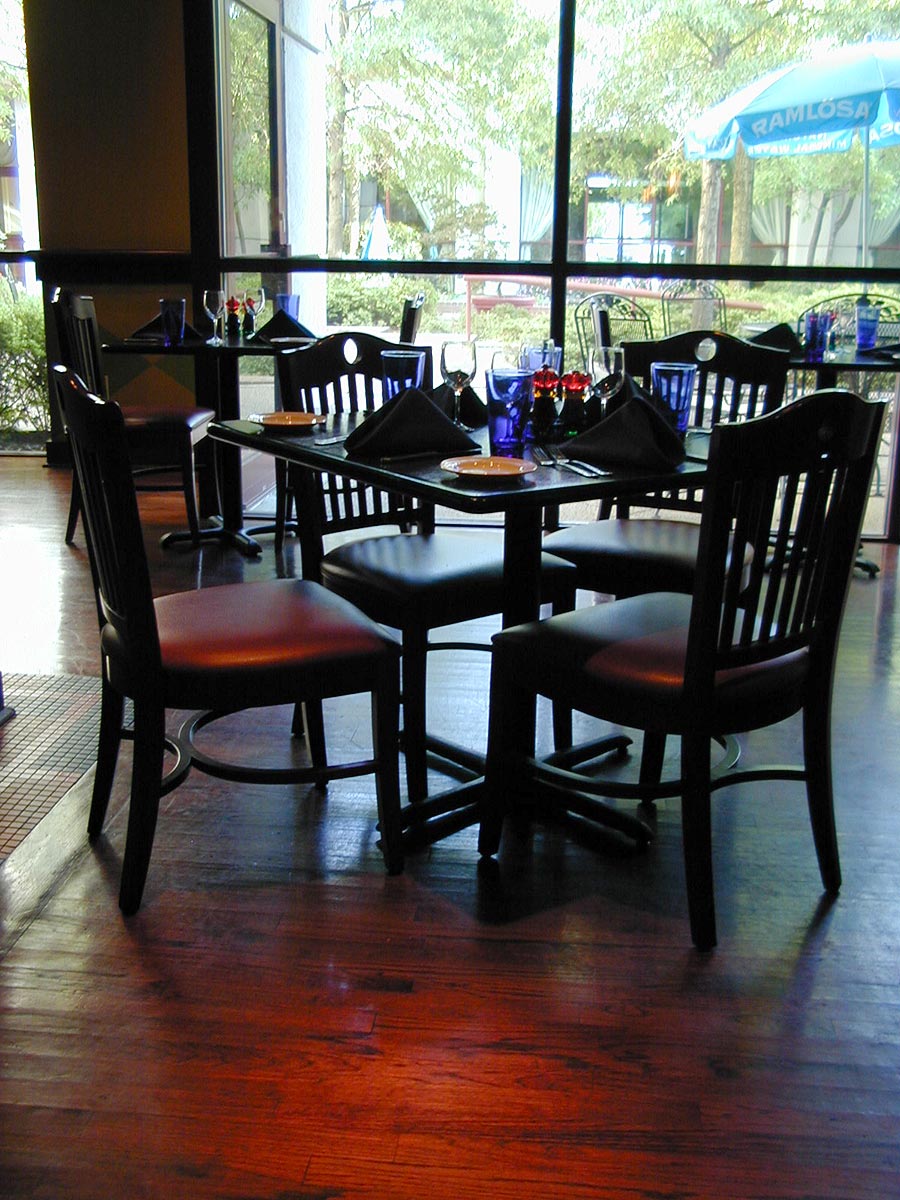 Memphis restaurant Blue Shoe Bar & Grill