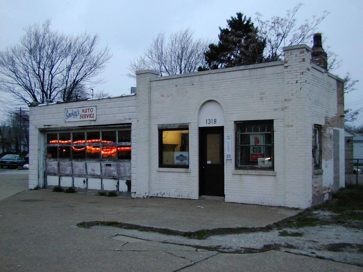 Smokey's Auto Service in Kenosha, Wisconsin