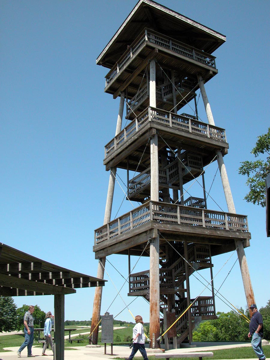 Observation tower east of Galena, Illinois