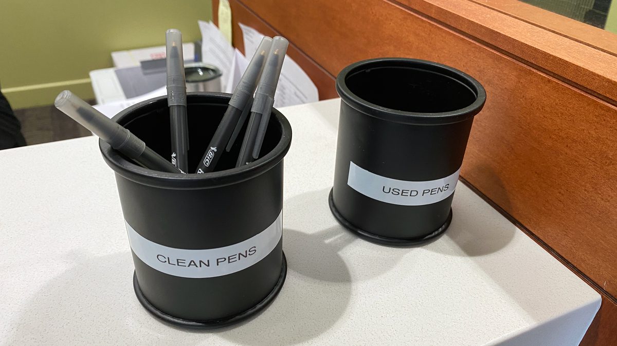 Cups for clean pens and used pens