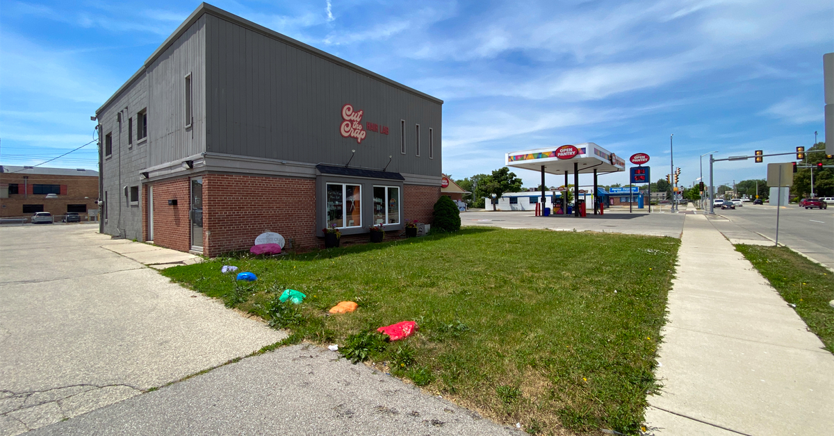Exterior springtime view of Cut The Crap Hair Lab at 2719 Durand Ave. in Racine, Wisconsin.